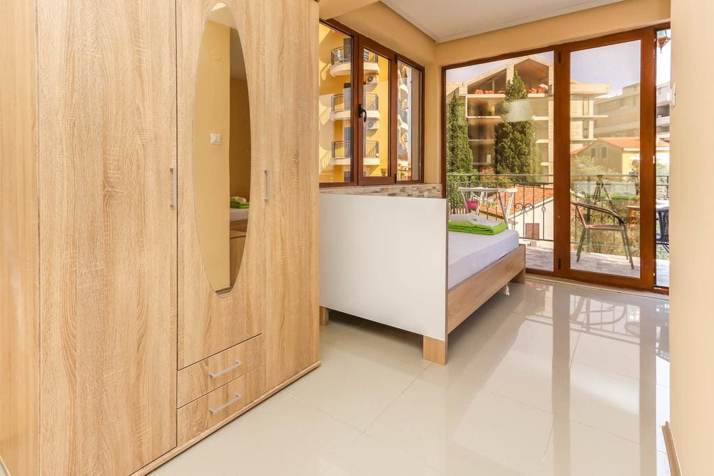 Commercial · Petrovac