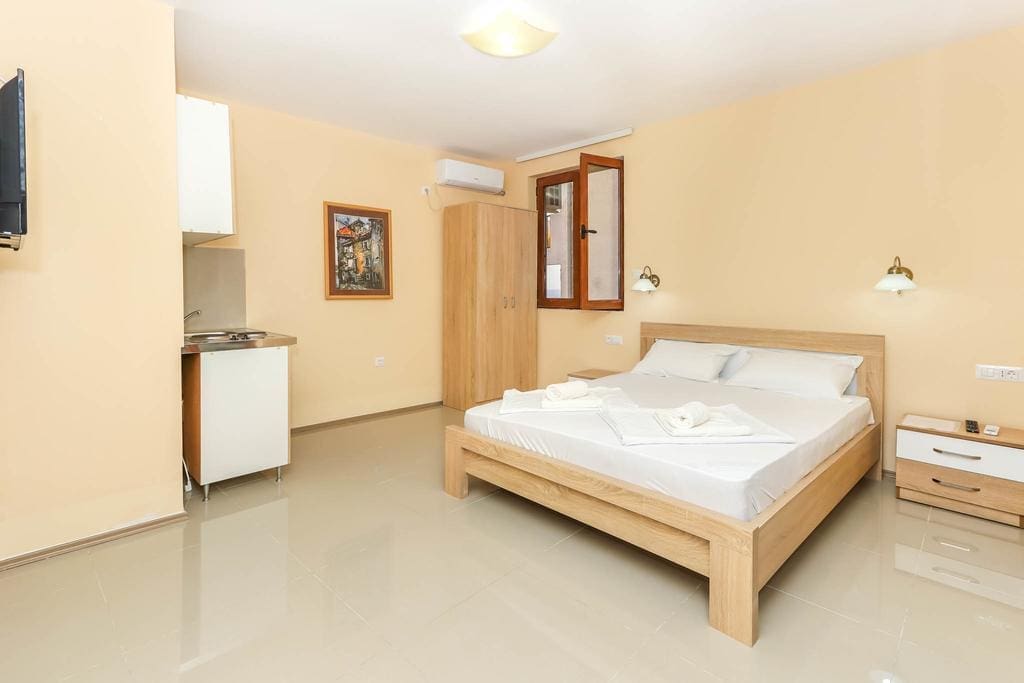 Commercial · Petrovac