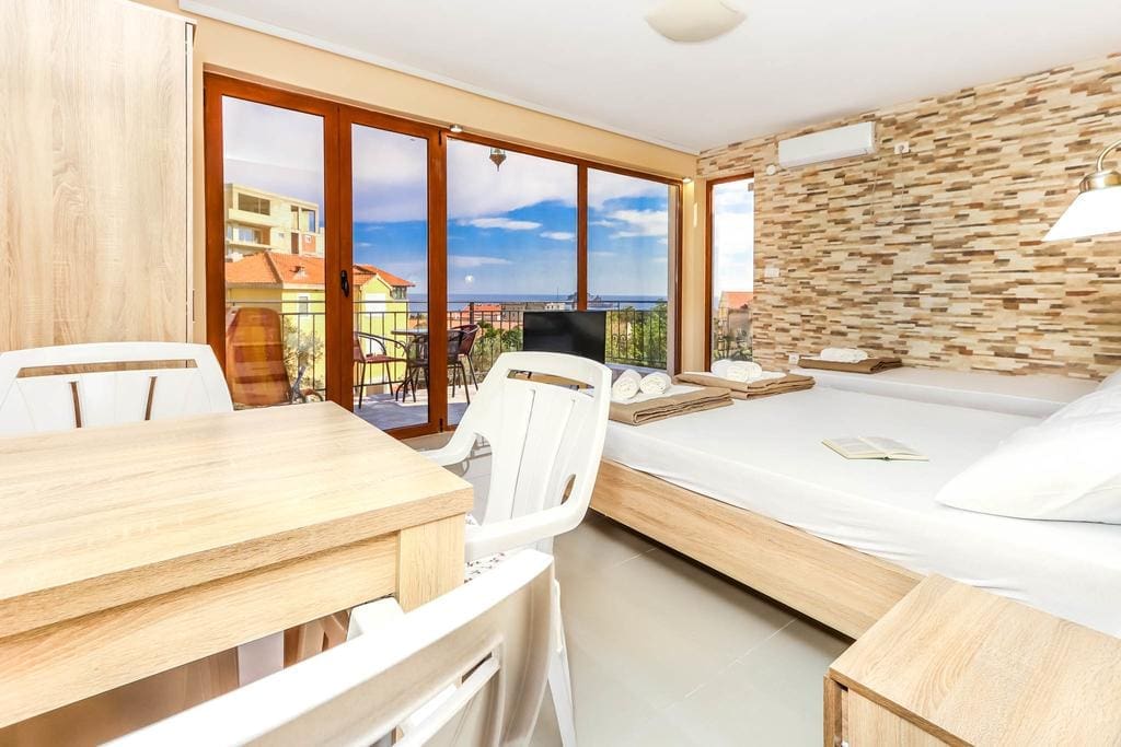 Commercial · Petrovac