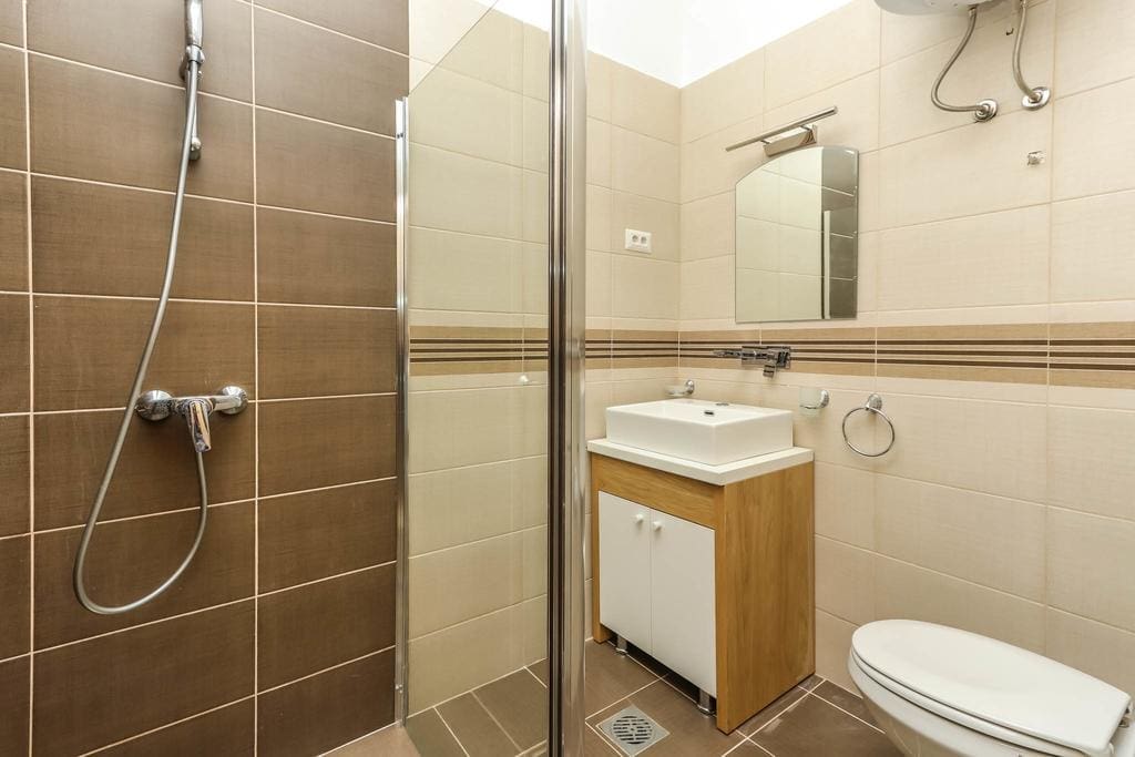 Commercial · Petrovac