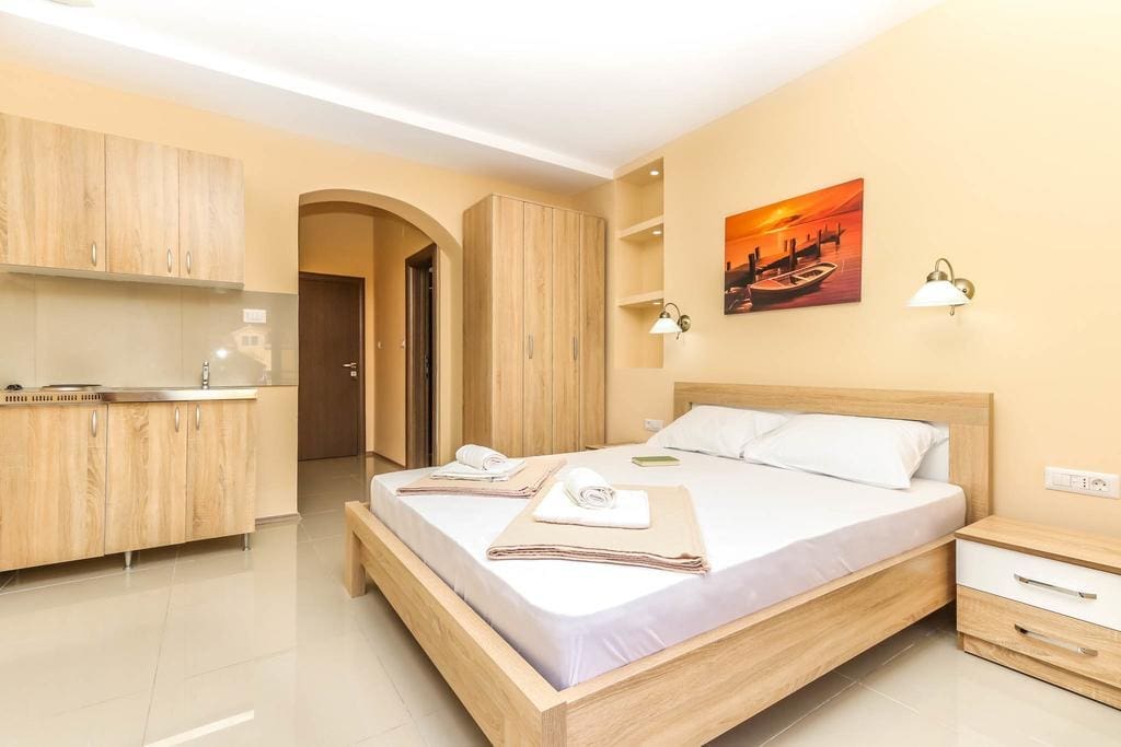 Commercial · Petrovac