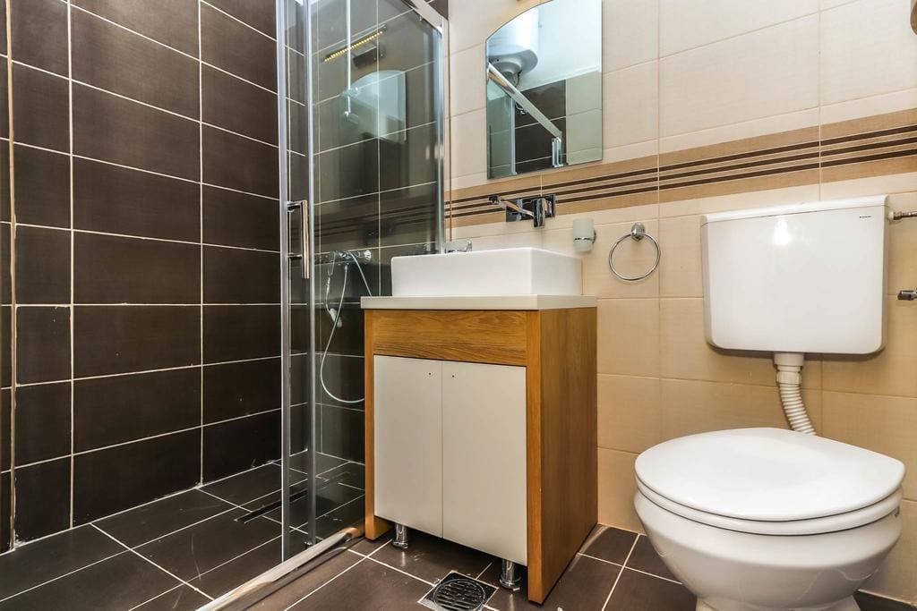 152666072 Hotel in Petrovac zu verkaufen – 10 Einheiten, erstklassige Investition — Montenegro