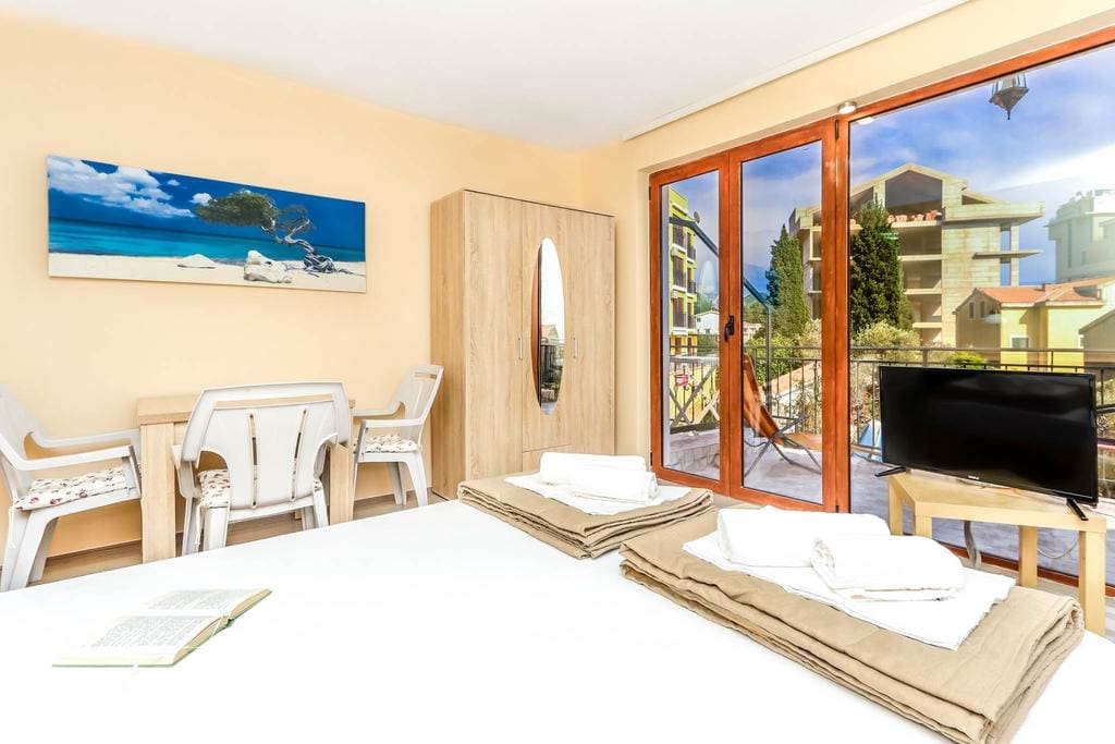 152666073 Hotel in Petrovac zu verkaufen – 10 Einheiten, erstklassige Investition — Montenegro