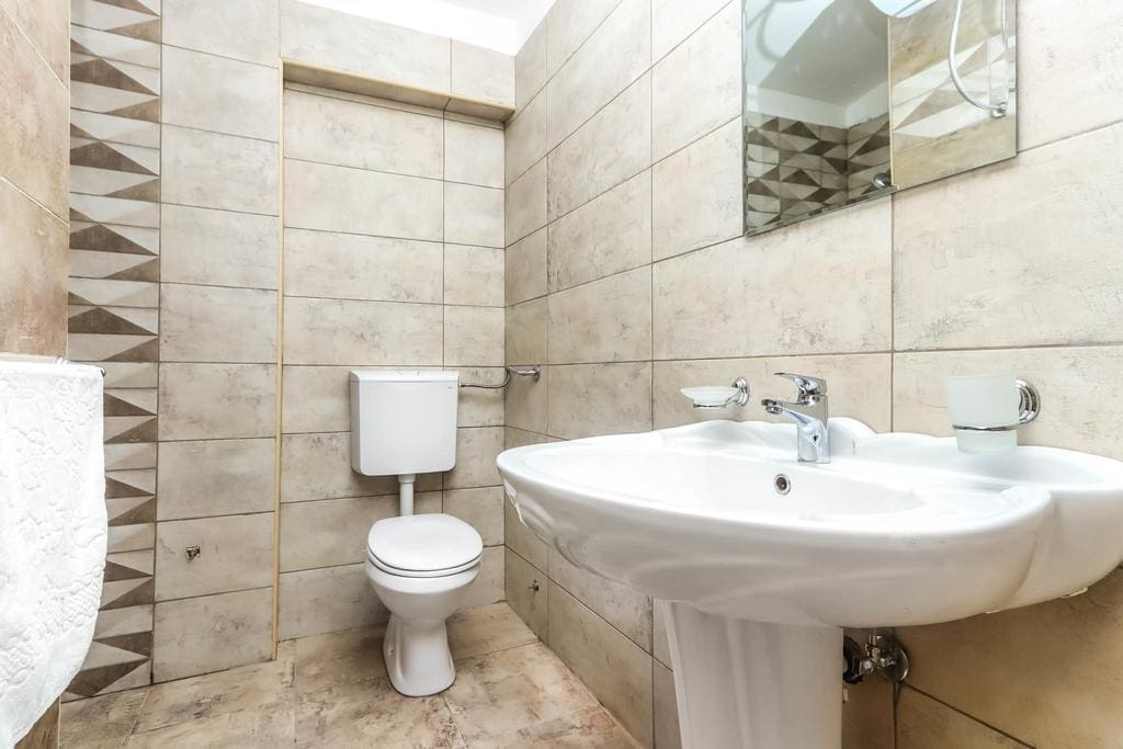 152666077 Hotel in Petrovac zu verkaufen – 10 Einheiten, erstklassige Investition — Montenegro