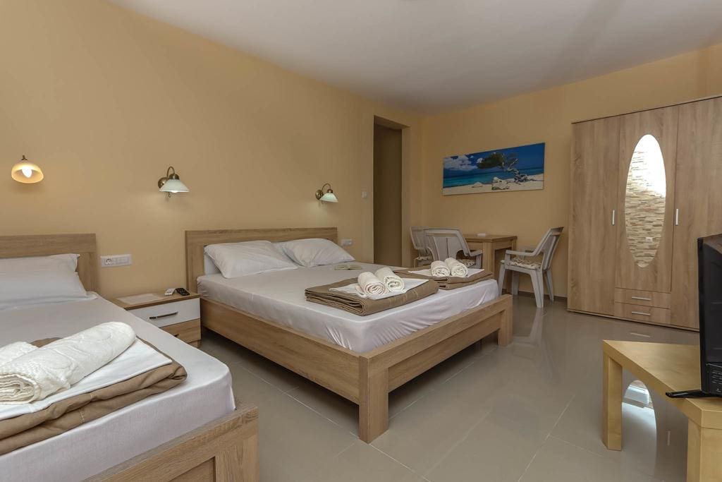 152666083 Hotel in Petrovac zu verkaufen – 10 Einheiten, erstklassige Investition — Montenegro