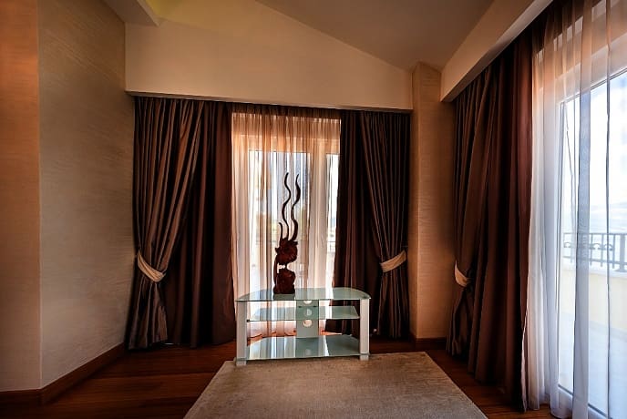 X'de Paylaş Krasici-Tivat'ta satılık villa — Karadağ