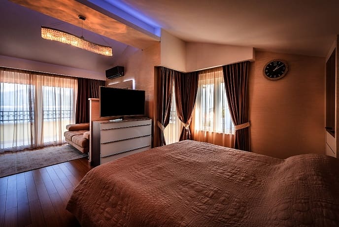 Pinterest'te Paylaş Krasici-Tivat'ta satılık villa — Karadağ