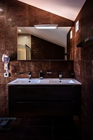 MREproperty (28) Krasici-Tivat'ta satılık villa — Karadağ