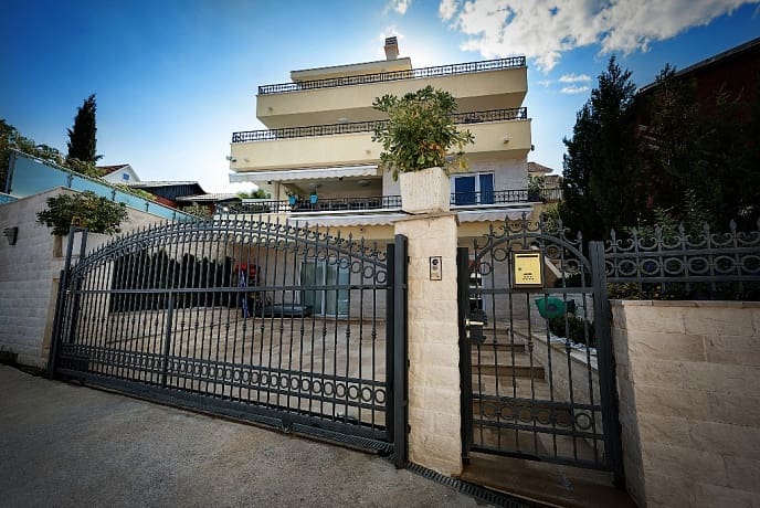 House · Krasici