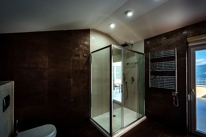 MREproperty (14) Krasici-Tivat'ta satılık villa — Karadağ