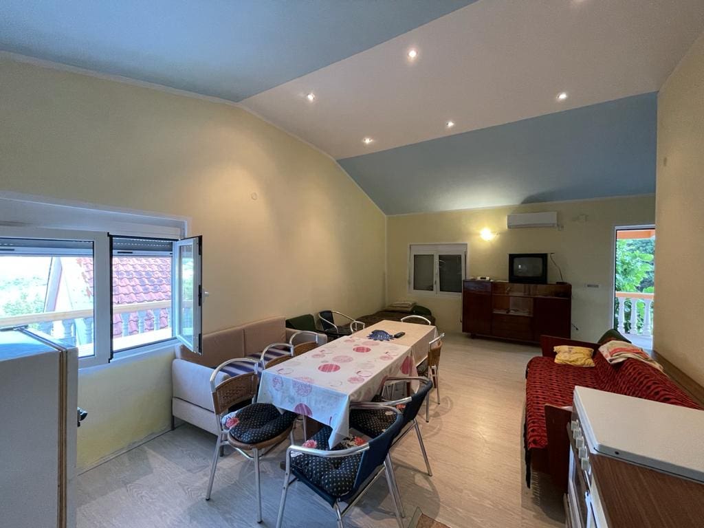 House · Sutomore