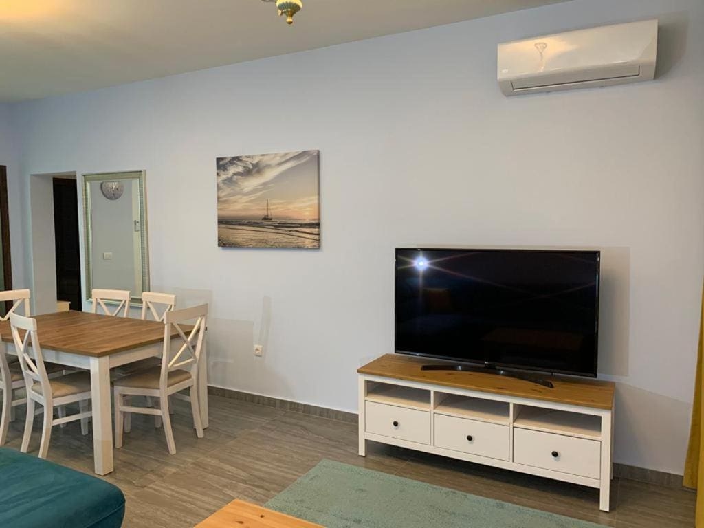 MREproperty (20) Wasserfront-Appartements in Dobra Voda-Bar — Montenegro