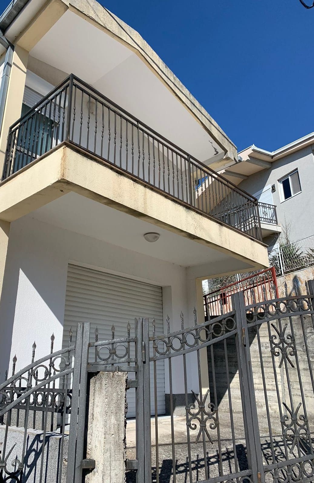 House · Sutomore