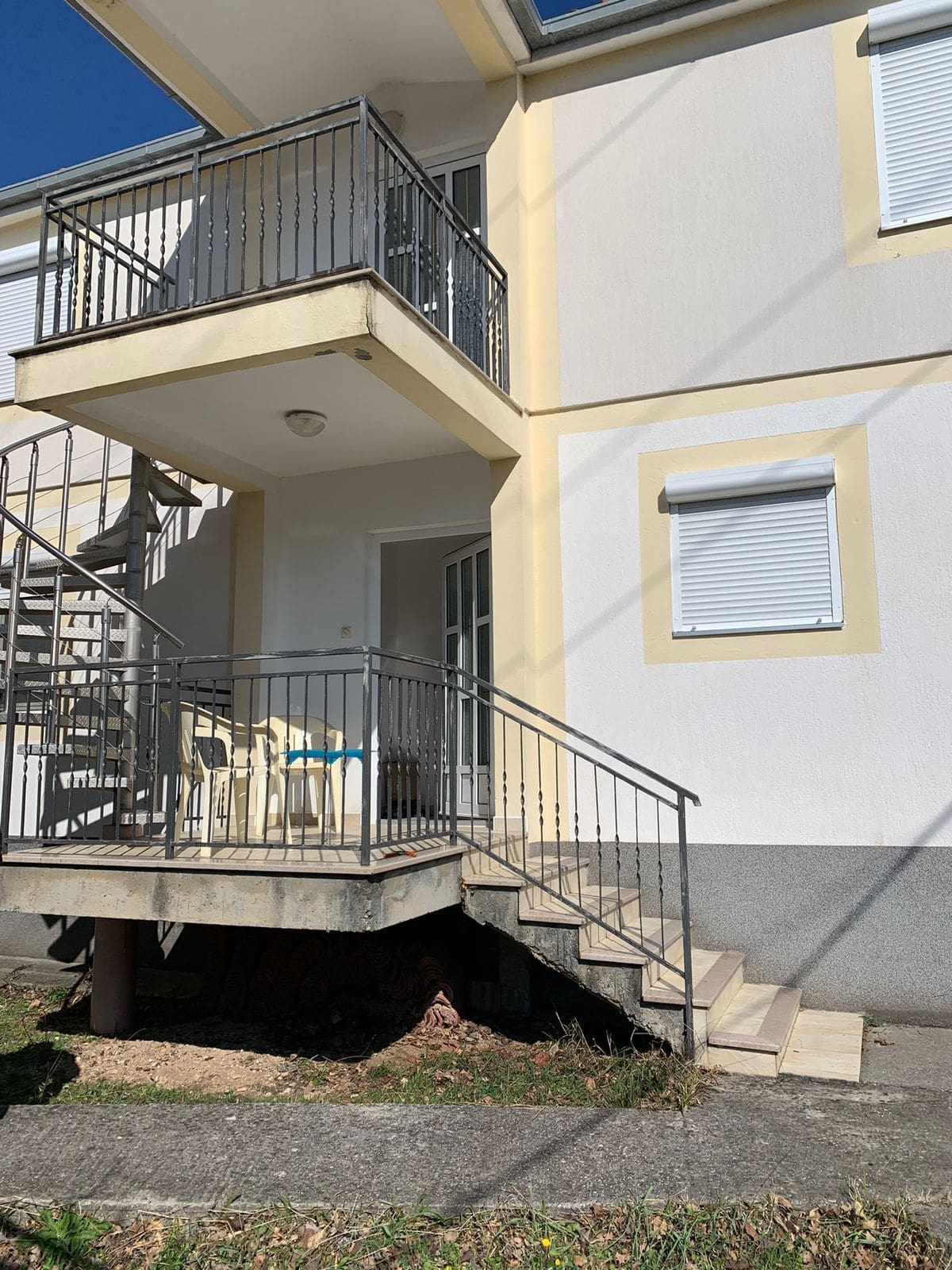 MREнерухомість (80) Продається будинок 128 кв.м та квартира 71 кв.м — Чорногорія