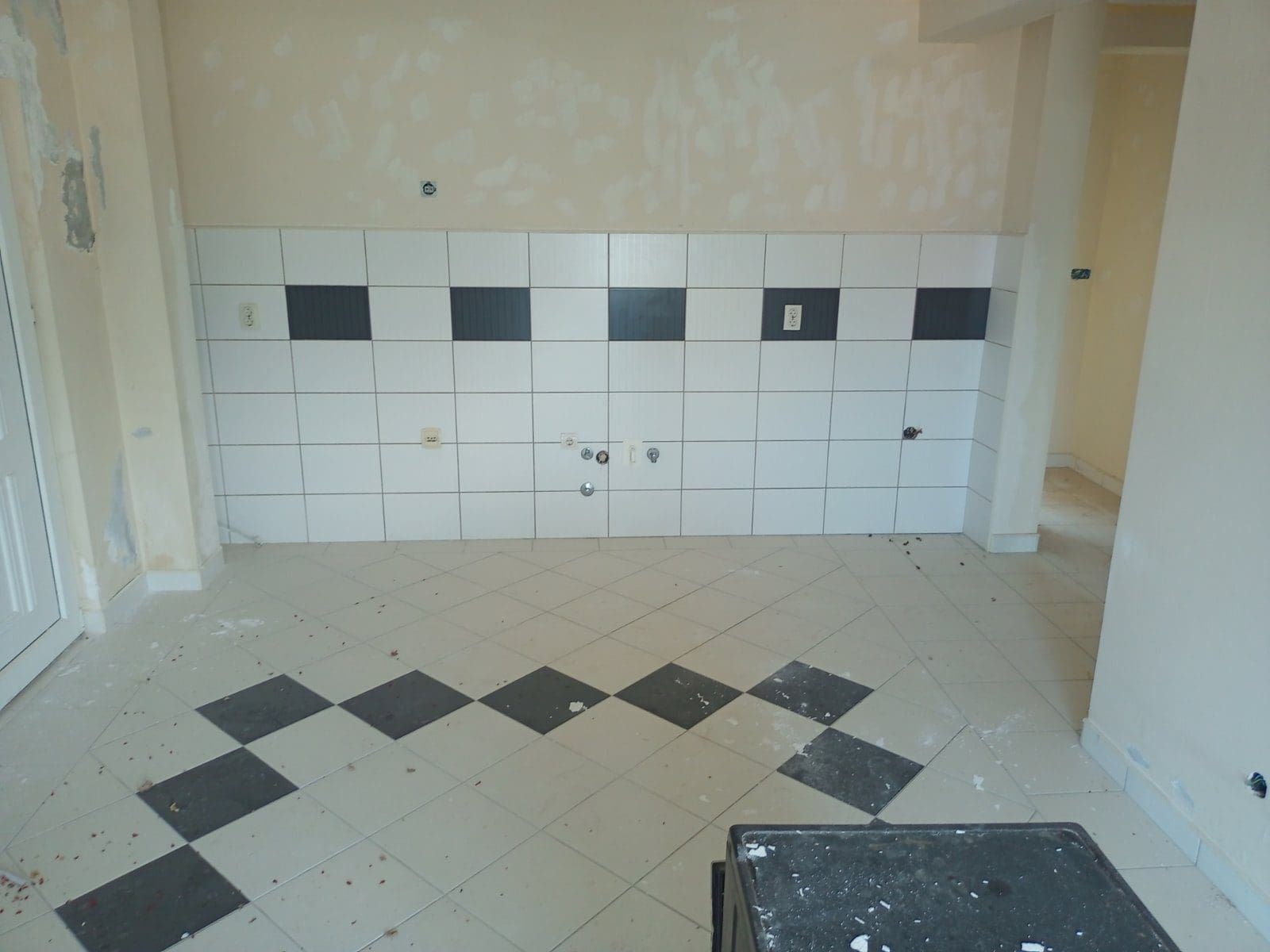 MREproperty (22) Vila sa apartmanima u blizini Igala — Crna Gora