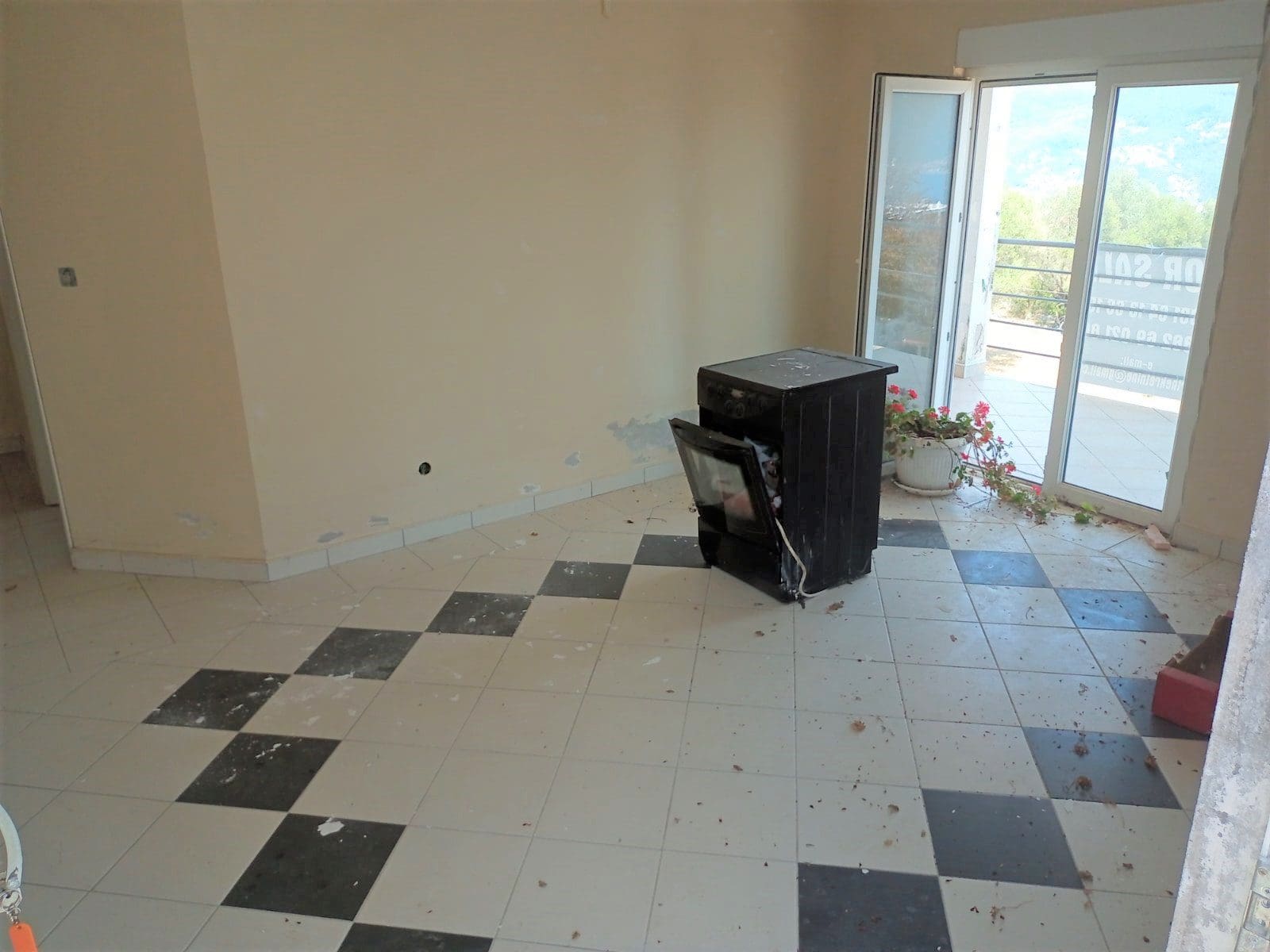 MREproperty (25) Vila sa apartmanima u blizini Igala — Crna Gora