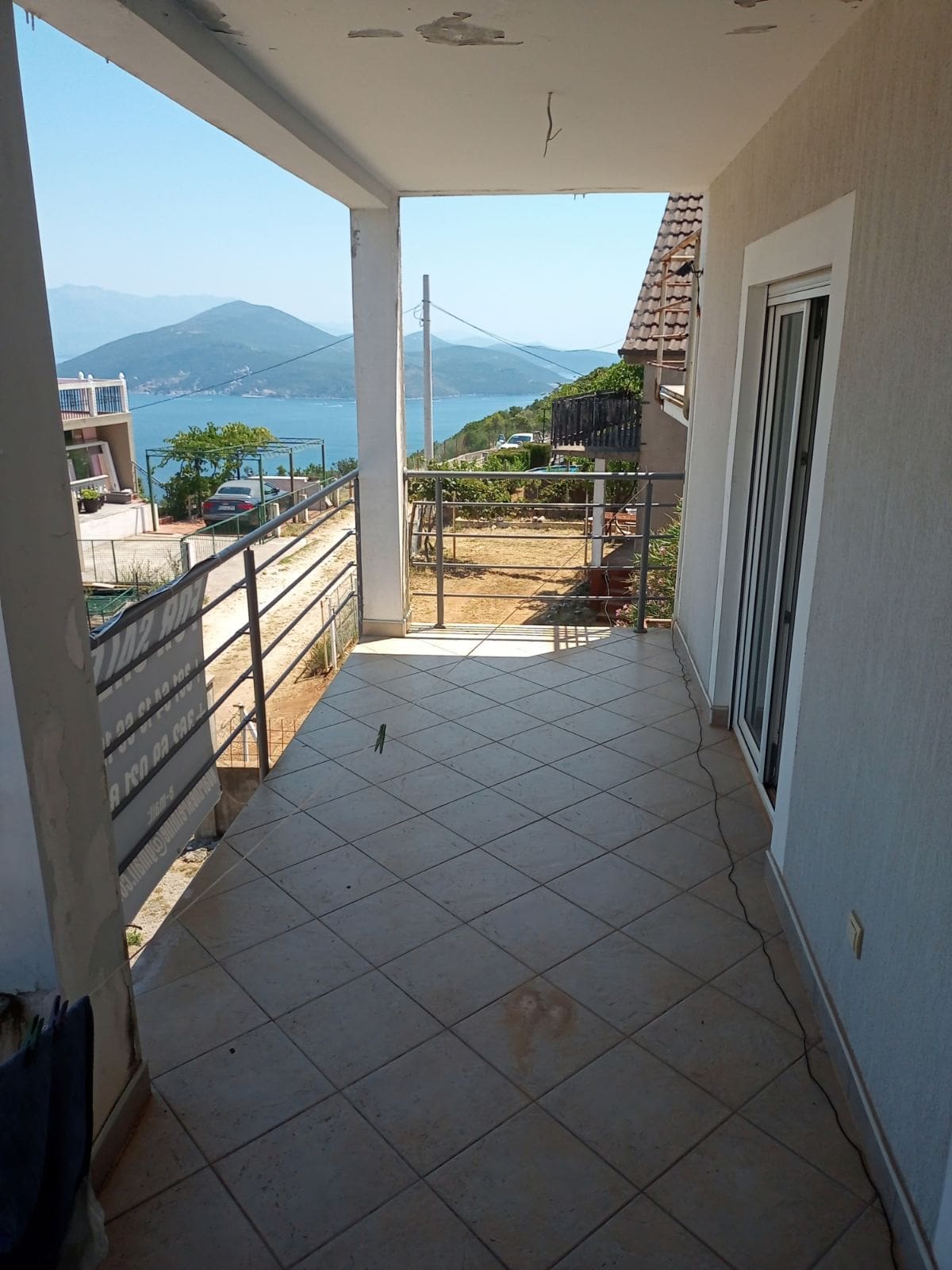 MREproperty (35) Vila sa apartmanima u blizini Igala — Crna Gora