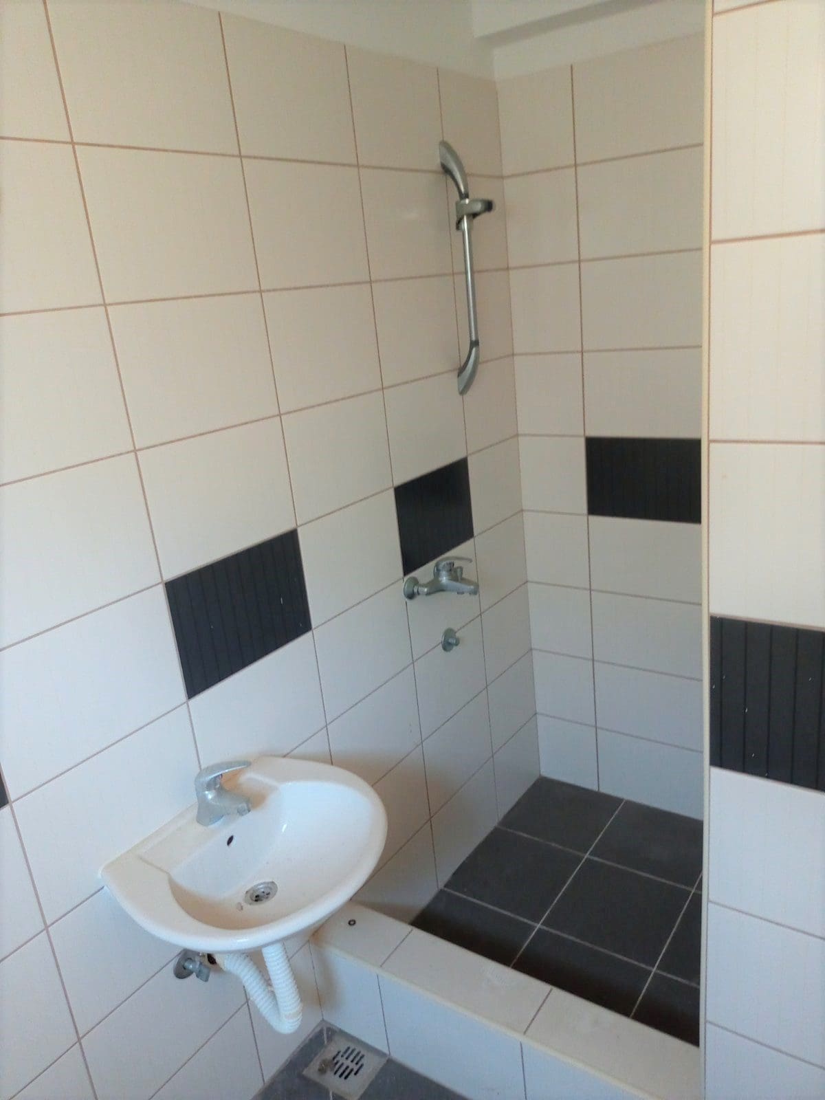 MREproperty (5) Vila sa apartmanima u blizini Igala — Crna Gora
