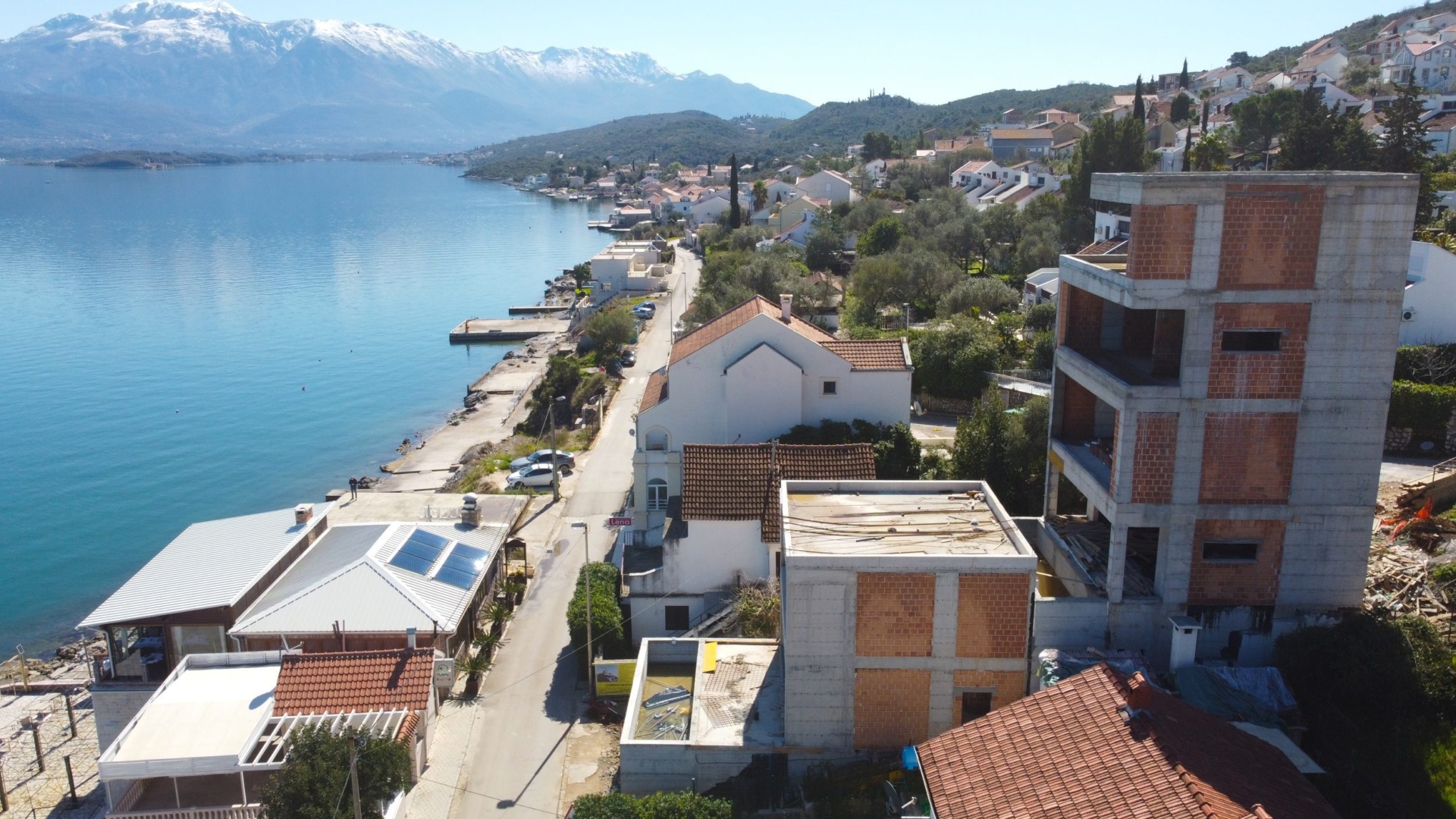 DCIM100MEDIADJI_0767.JPG Vile na prodaju u Boko-Kotorskom zalivu — Crna Gora