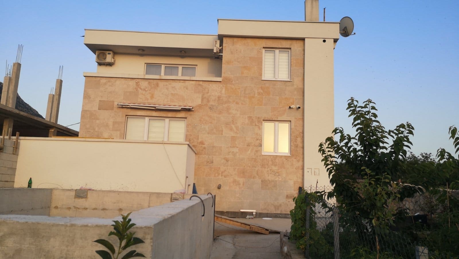 House · Dobra Voda