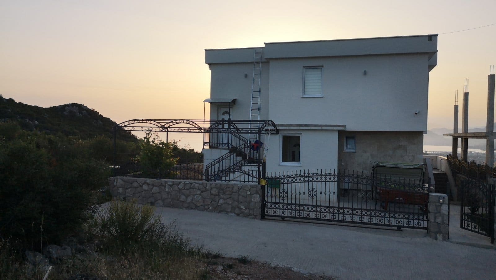 House · Dobra Voda