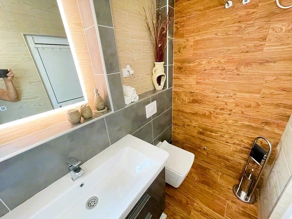 MRE-нерухомість (3) Вілла продається в Добрій Воді — Чорногорія