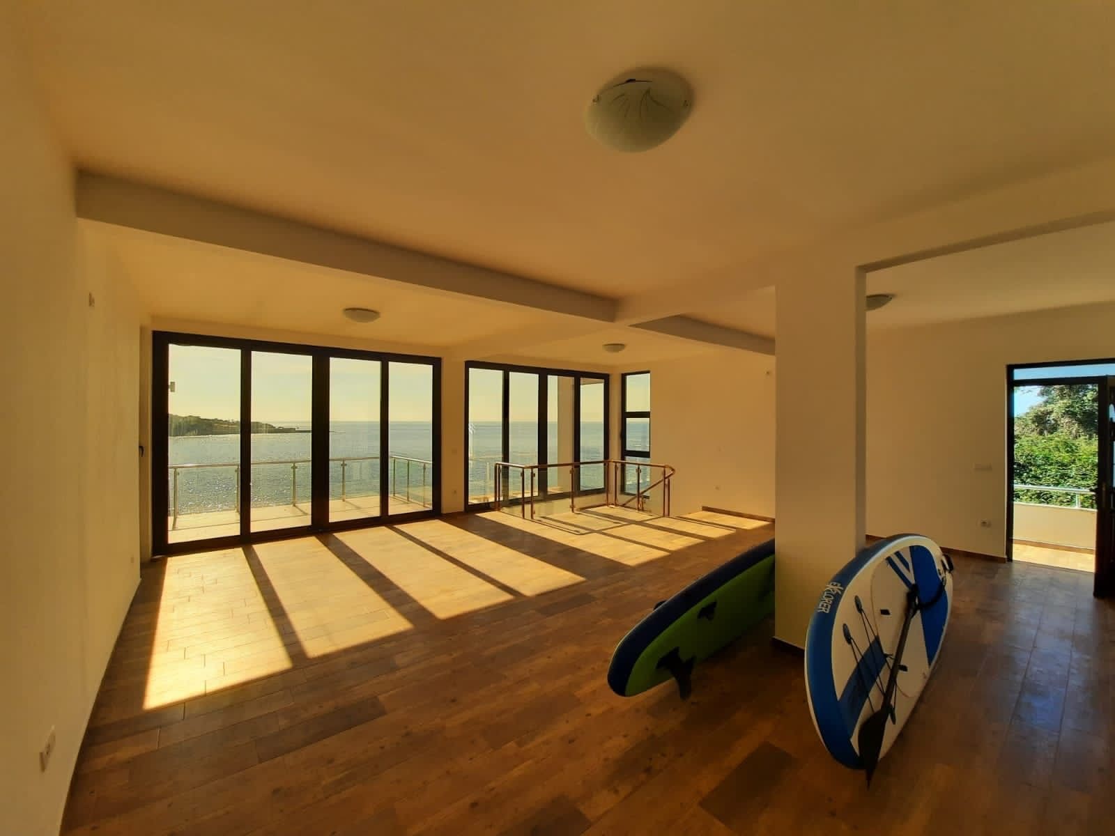 MREproperty (15) Willa nad morzem na sprzedaż w Dobra Voda — Czarnogóra