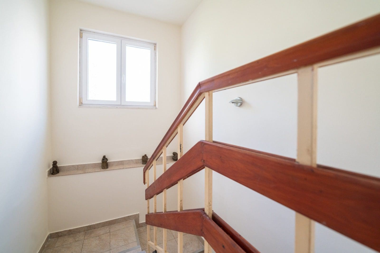 MREproperty (16) Urocza willa w Barze — Czarnogóra
