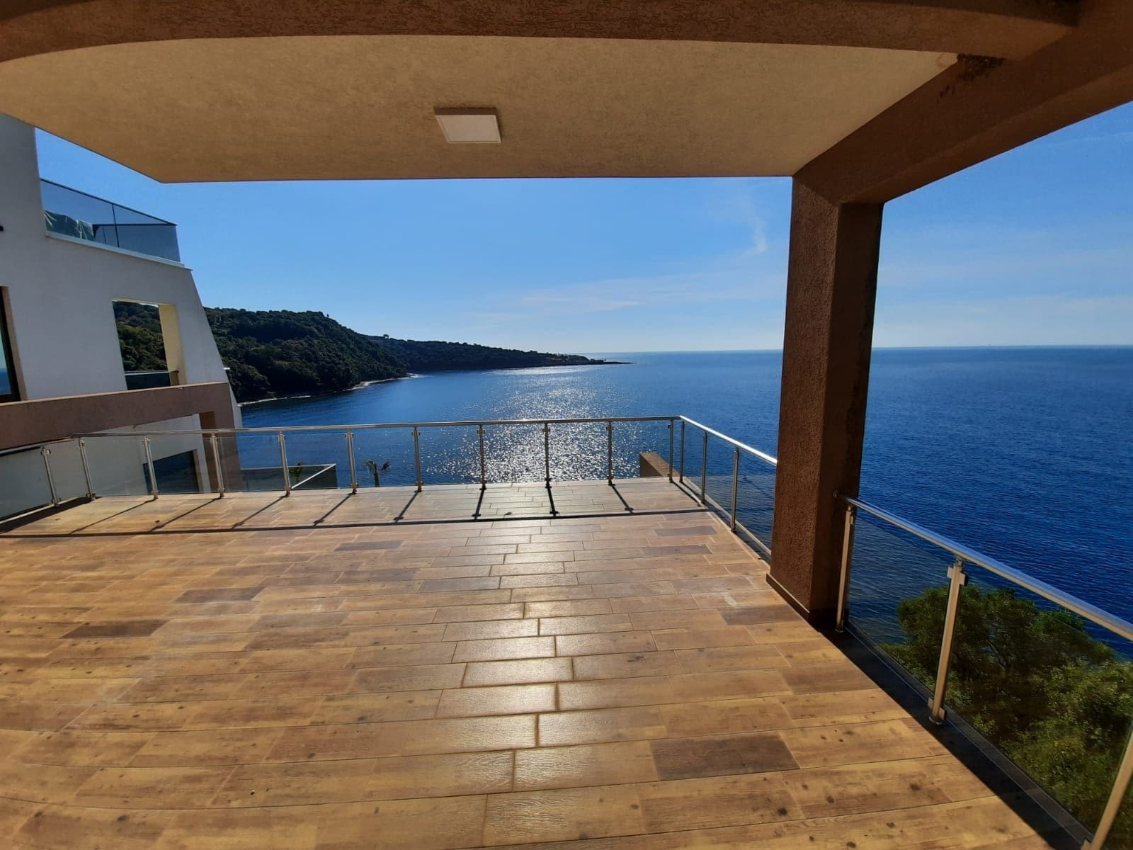MREproperty (21) Willa nad morzem na sprzedaż w Dobra Voda — Czarnogóra