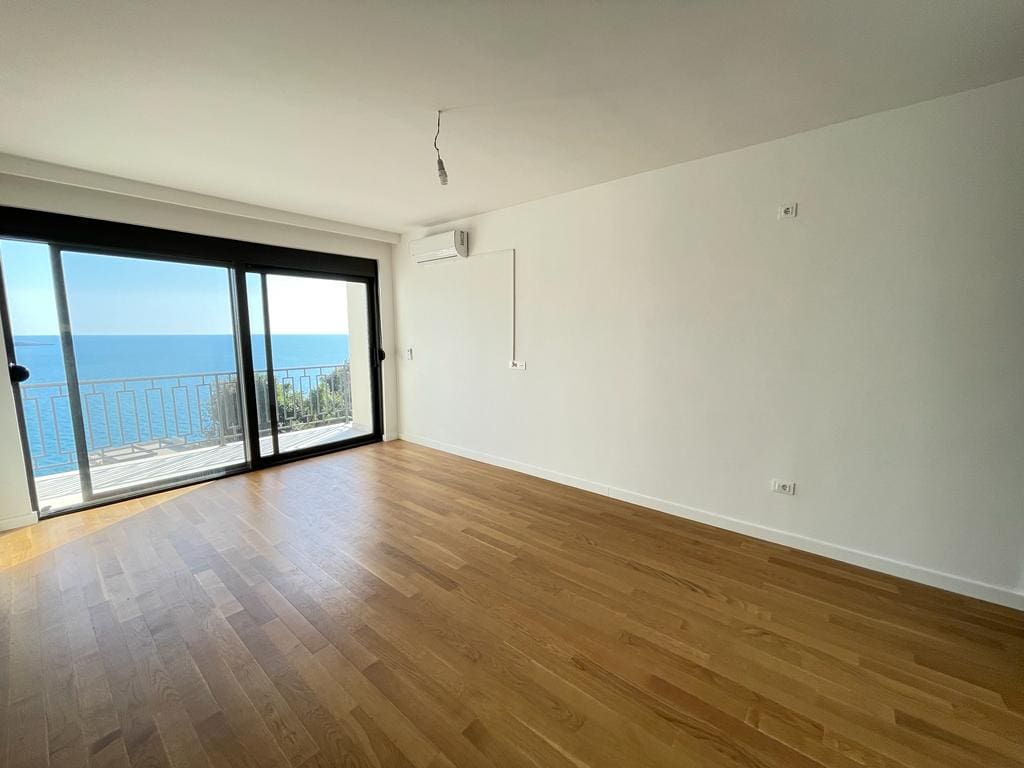 MREproperty (22) Utjeha'da deniz manzaralı villa — Karadağ