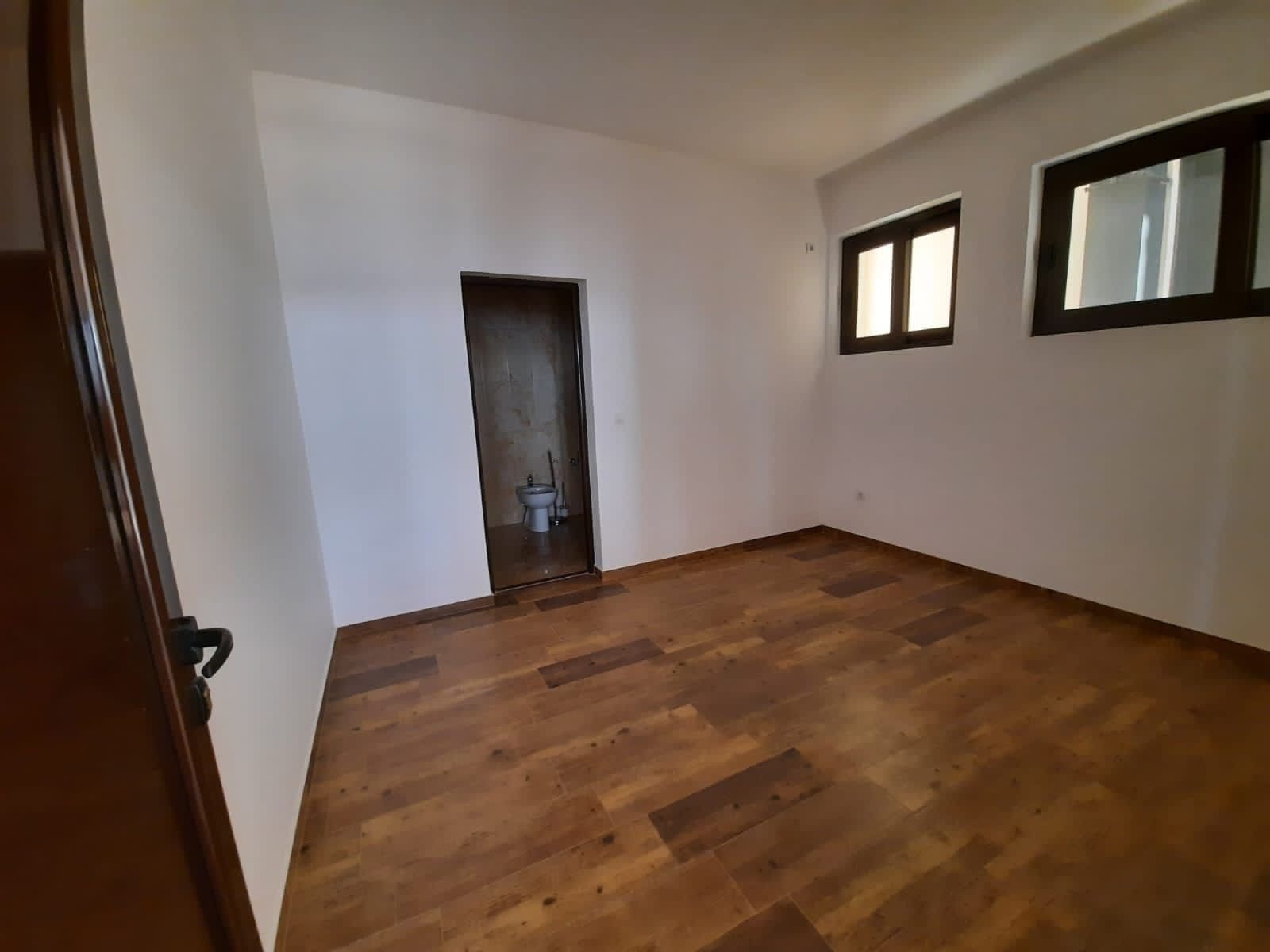 MREproperty (22) Willa nad morzem na sprzedaż w Dobra Voda — Czarnogóra