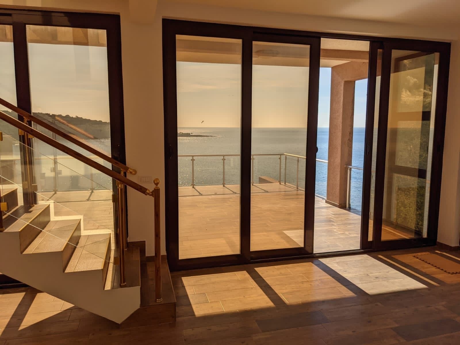 MREproperty (23) Willa nad morzem na sprzedaż w Dobra Voda — Czarnogóra