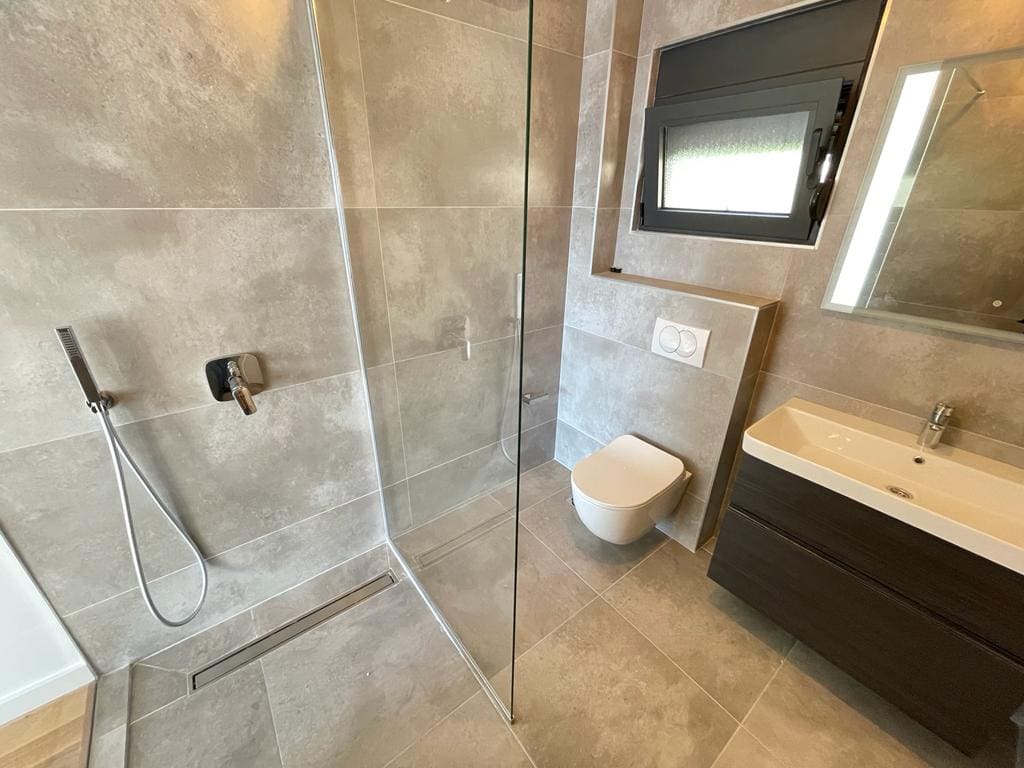 MREproperty (24) Utjeha'da deniz manzaralı villa — Karadağ