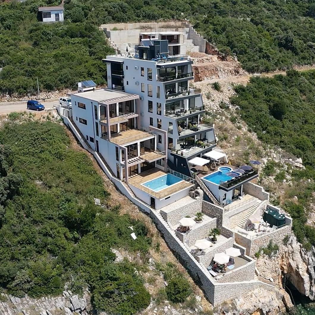 MREproperty (24) Willa nad morzem na sprzedaż w Dobra Voda — Czarnogóra
