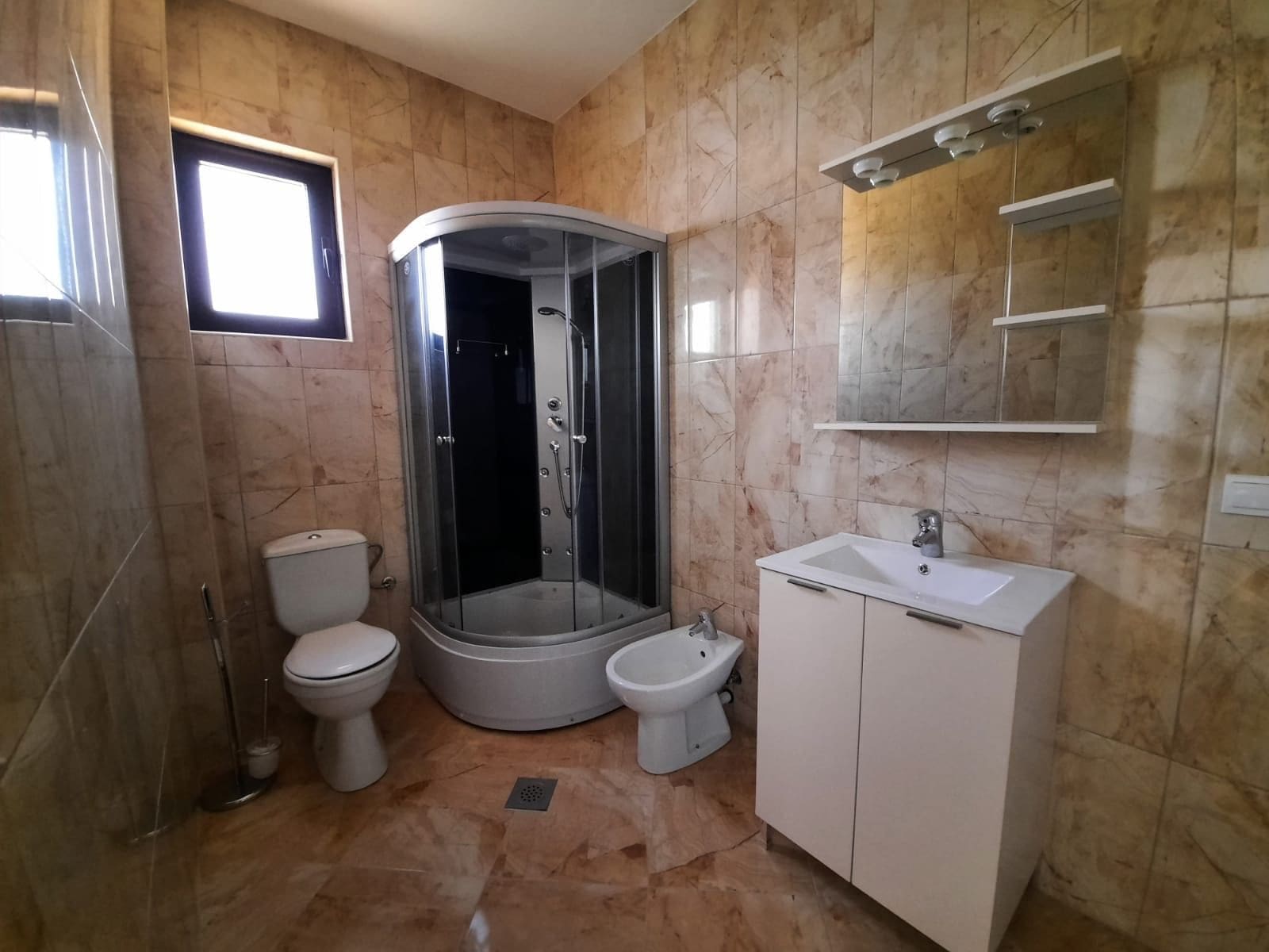 MREproperty (33) Willa nad morzem na sprzedaż w Dobra Voda — Czarnogóra