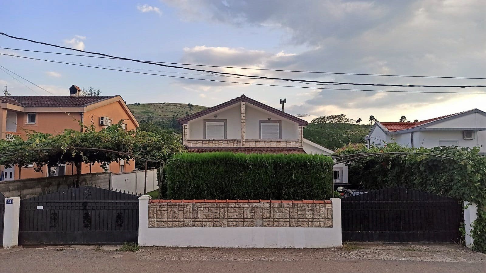 Свойство MRE (15) Дом на продажу в Подгорице — Черногория