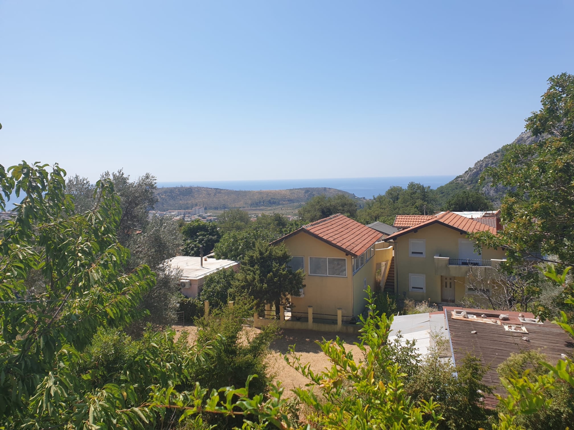 House · Sutomore