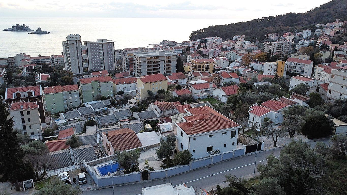 Huvila · Petrovac