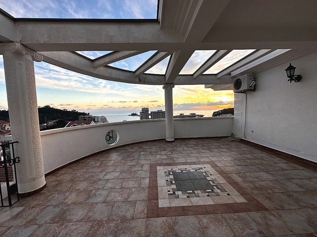Villa · Petrovac