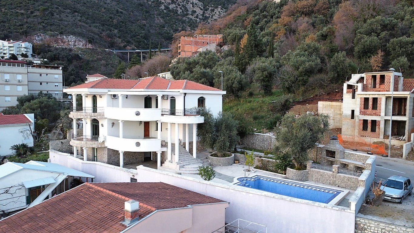 Villa · Petrovac