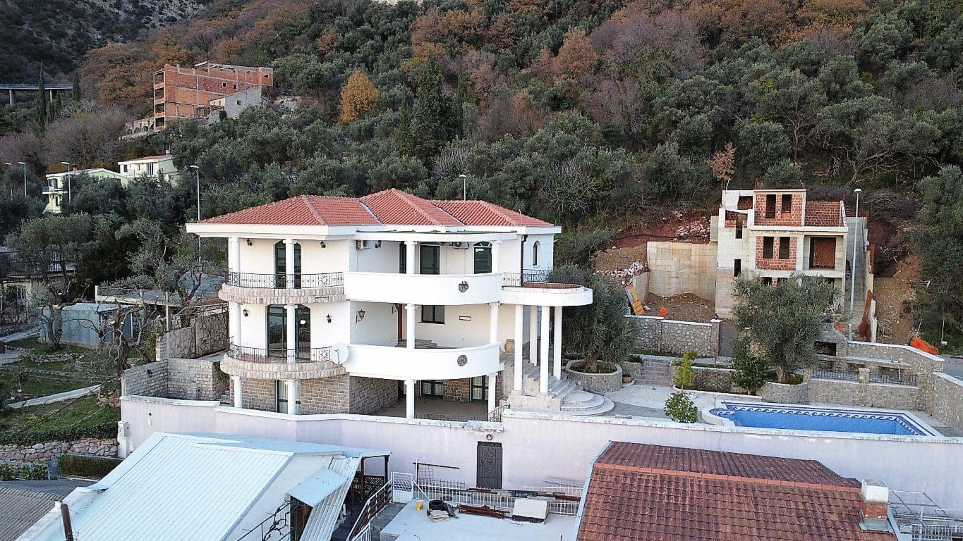 Villa · Petrovac