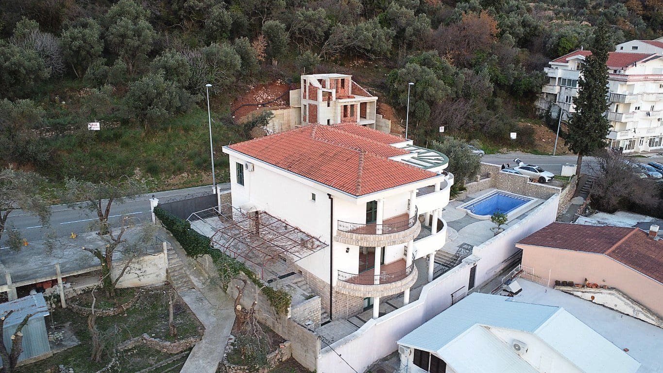 MREproperty (16) Villa in Petrovac Montenegro zu verkaufen — Montenegro