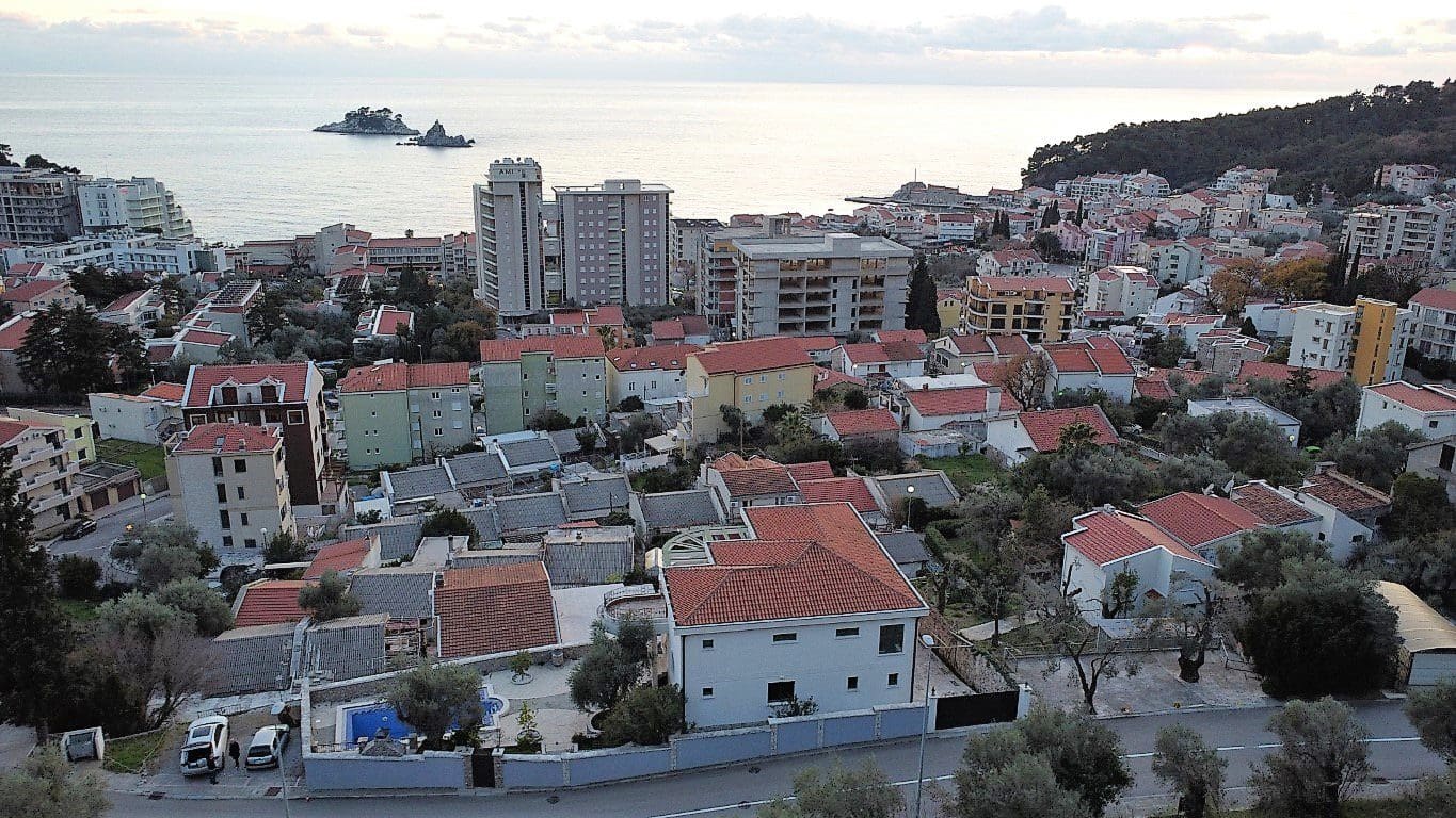 MREproperty (17) Villa in Petrovac Montenegro zu verkaufen — Montenegro
