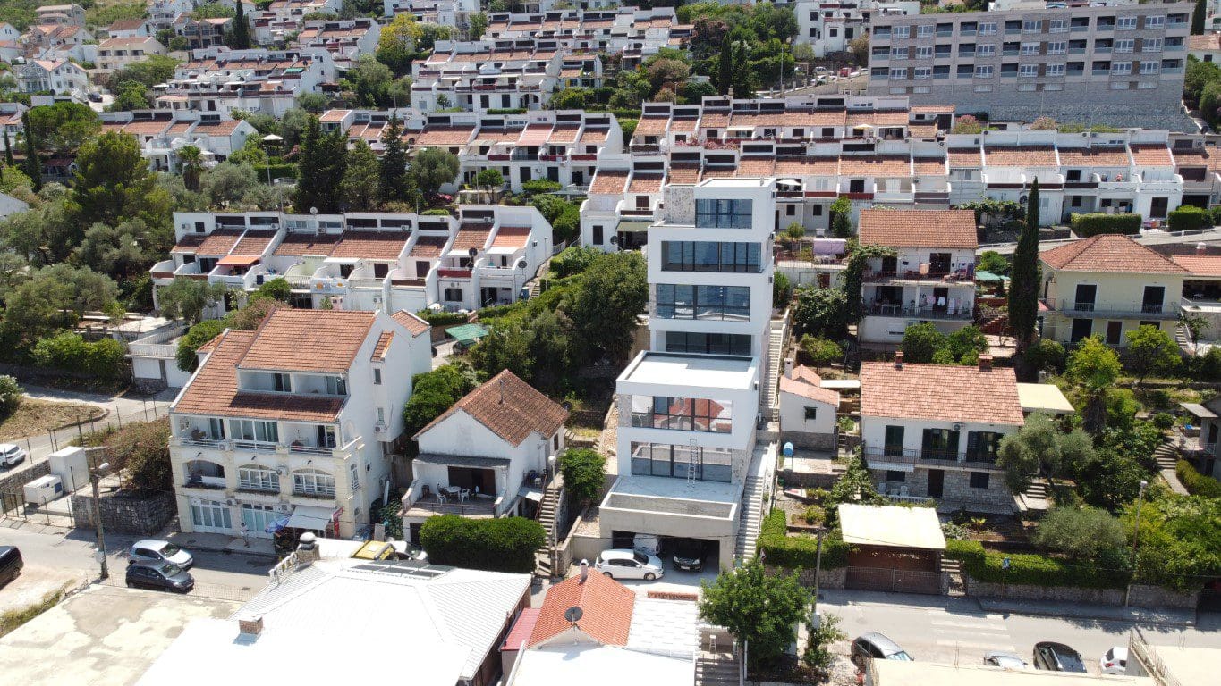 Huvila · Krasici