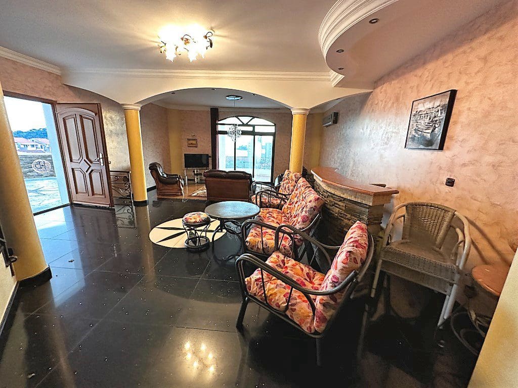 Villa · Petrovac