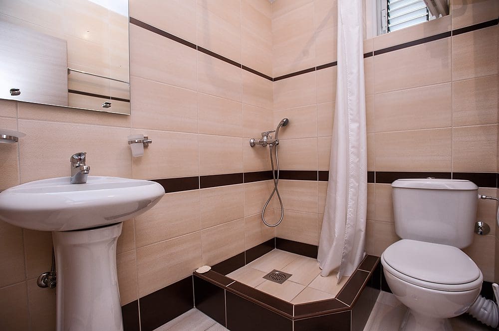 X'de Paylaş Petrovac'ta satılık mini otel — Karadağ
