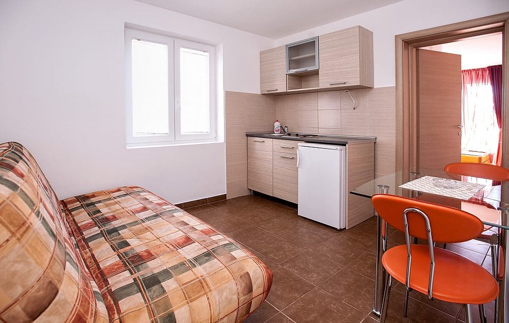 Pinterest'te Paylaş Petrovac'ta satılık mini otel — Karadağ