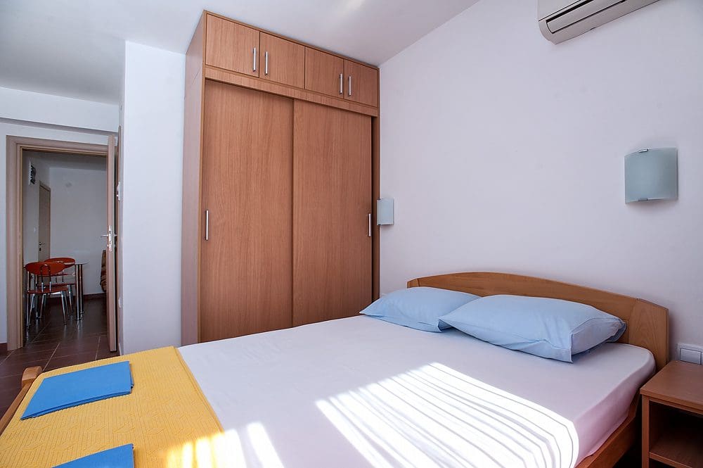 MREproperty (21) Petrovac'ta satılık mini otel — Karadağ