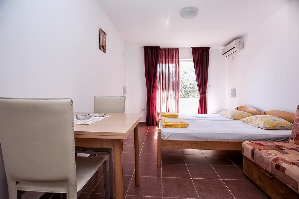MREproperty (26) Petrovac'ta satılık mini otel — Karadağ