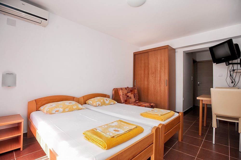 MREproperty (27) Petrovac'ta satılık mini otel — Karadağ